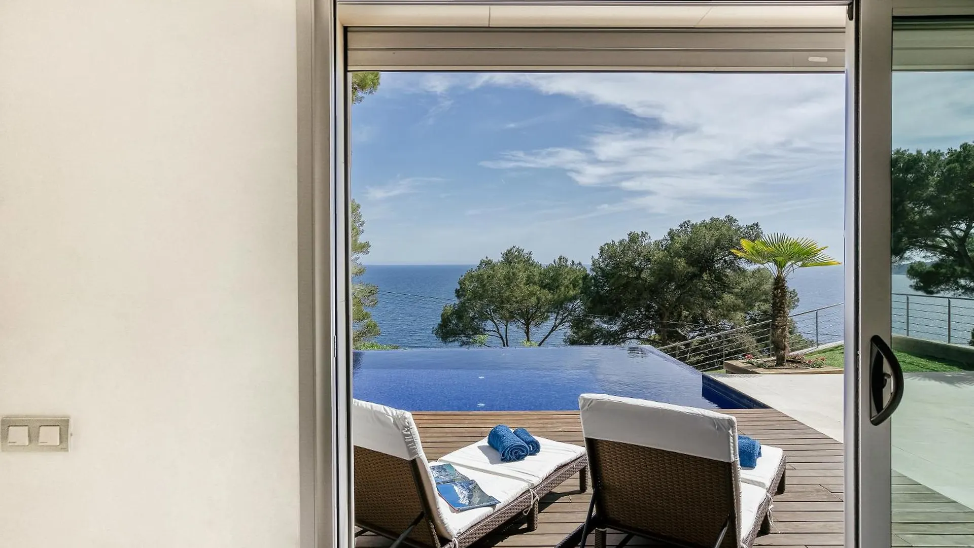יפראנק Blueview Villa