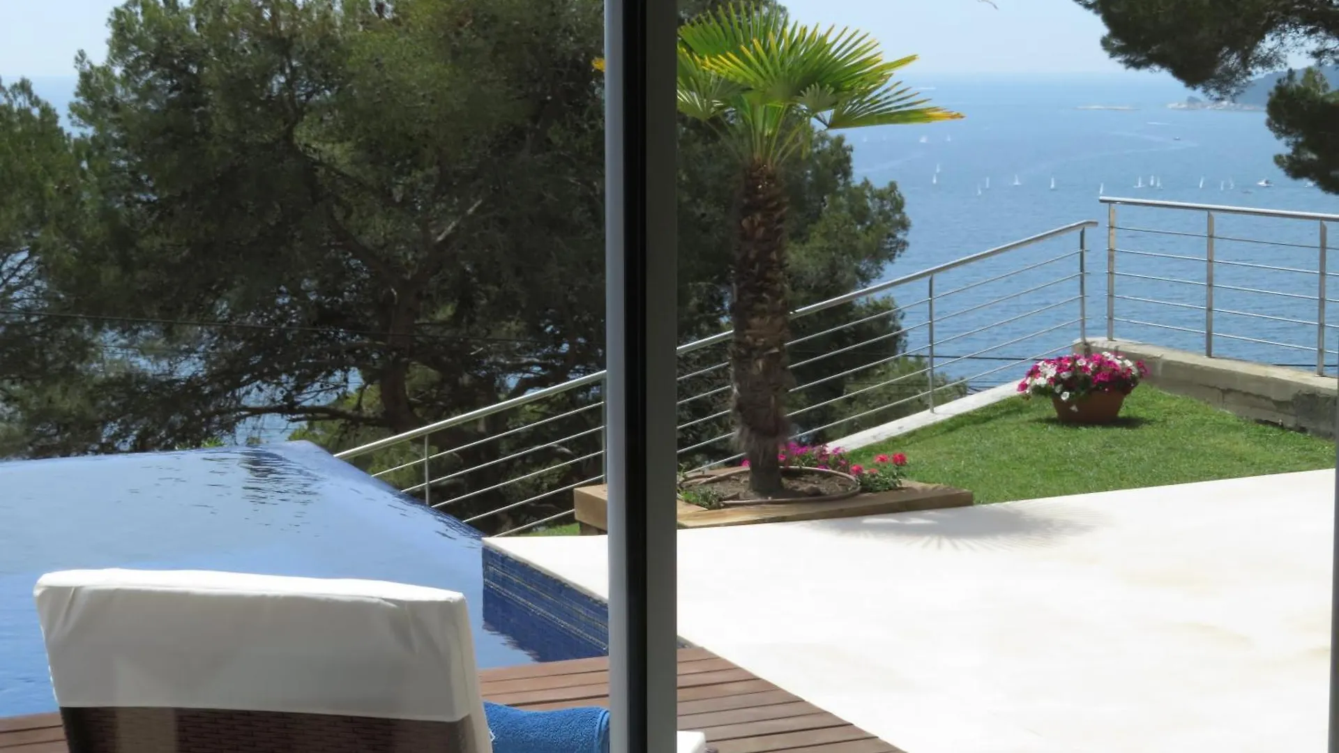 יפראנק Blueview Villa